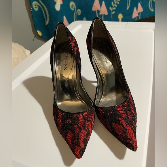 GUESS red/black lace pumps 7.5 - Picture 5 of 5